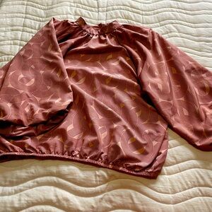 Worthington Woman’s Blouse XL Pink geometrical print in rouge.